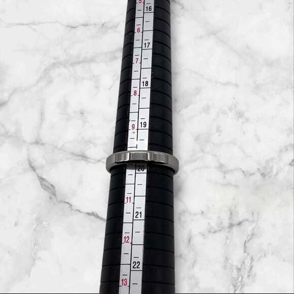 Women’s Stainless Steel Polished Band Ring Sliver Tone Size 10 - Picture 4 of 8